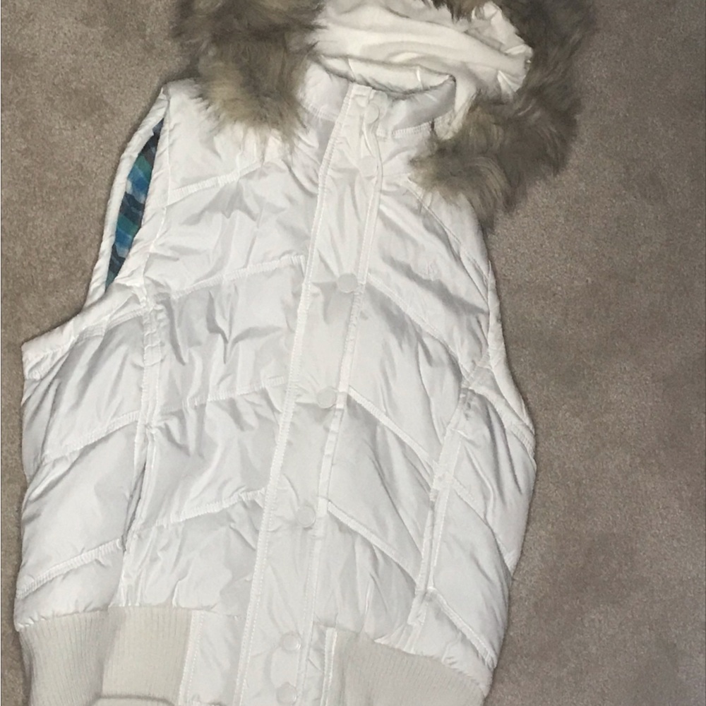 Aeropostale puffer vest with a furry hood in size large